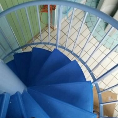 Rénovation des marches en résine pour escalier colimaçon